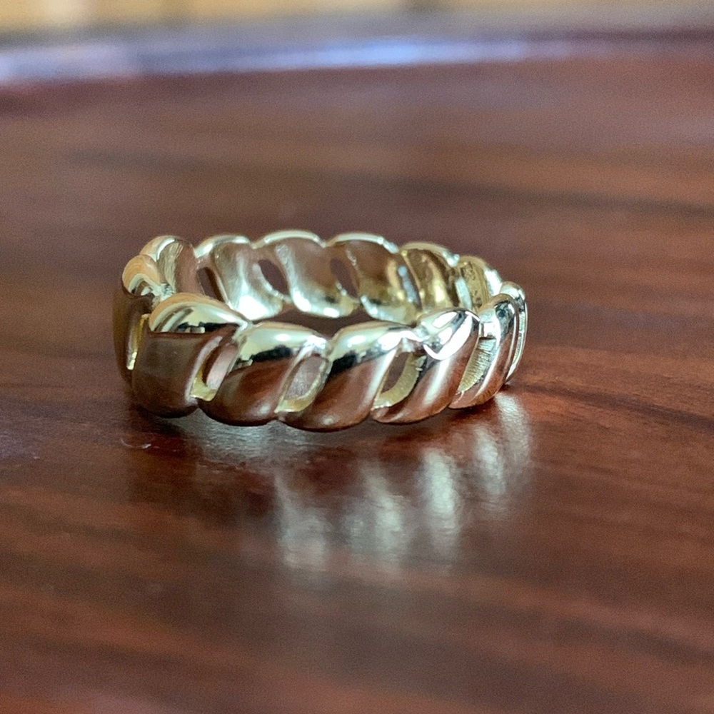 New 18K Gold Plated Titanium Steel Minimalist Ring - Picture 2 of 4